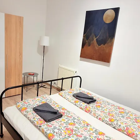 Tiny Tonitza Old Town Apartment *