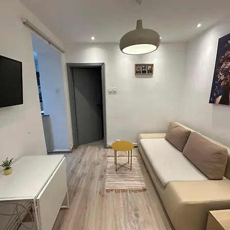 Tiny Tonitza Old Town Apartment