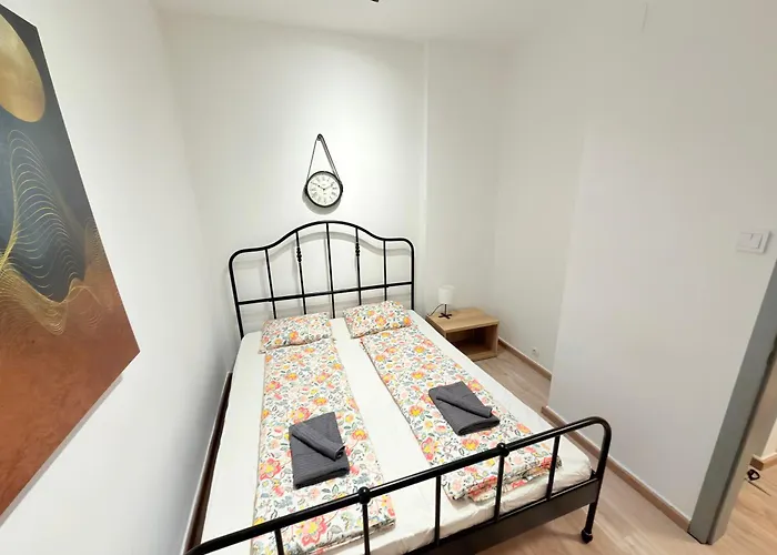 Tiny Tonitza Old Town Apartment *