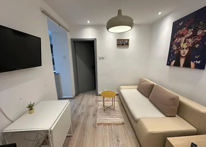 Tiny Tonitza Old Town Apartment